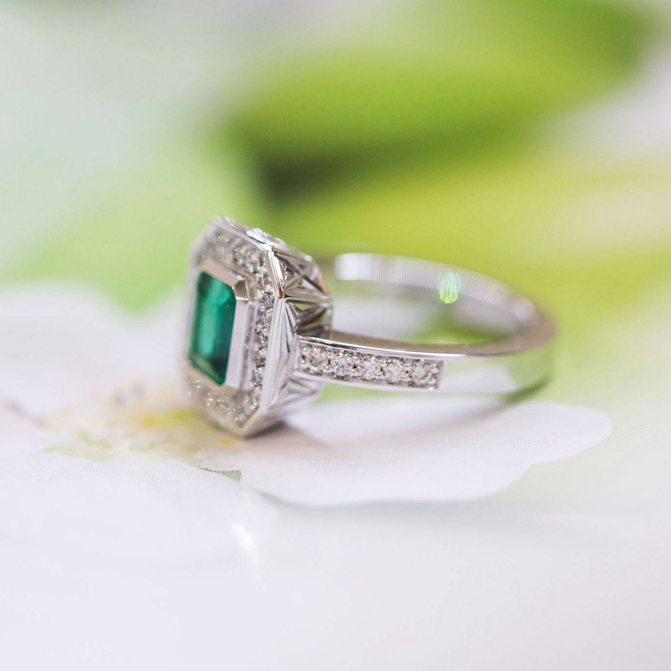 Emerald and diamond Art Deco-style ring - Image 2
