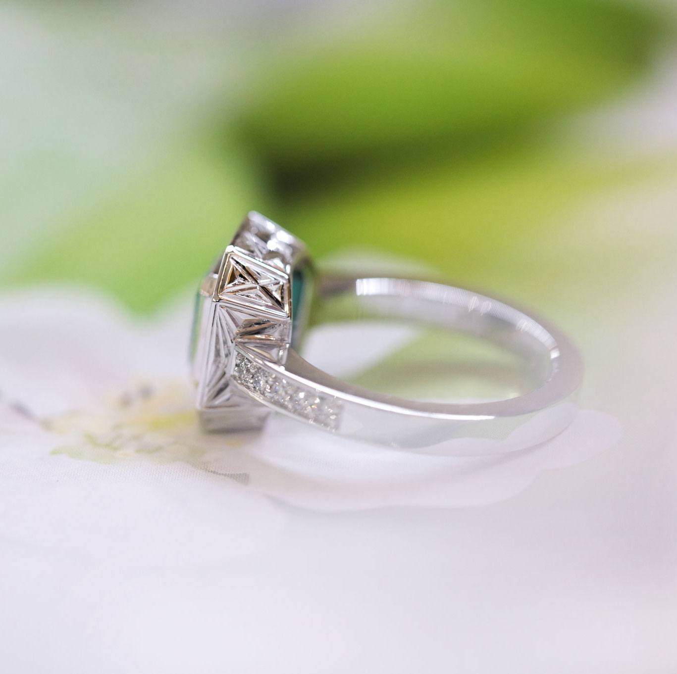 Emerald and diamond Art Deco-style ring - Image 3