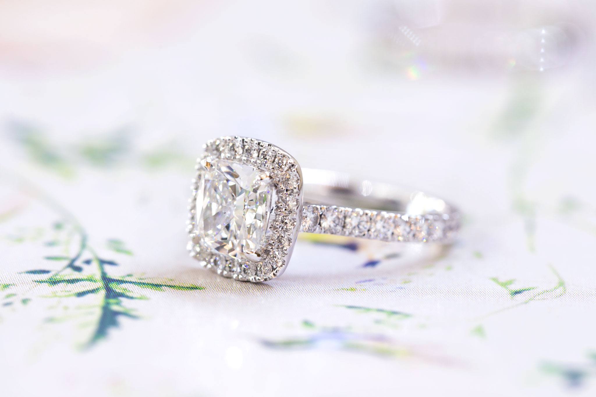 Cushion cut diamond halo engagement ring - Image 2