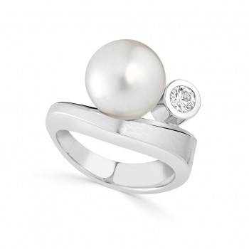 South Sea pearl and diamond ring
