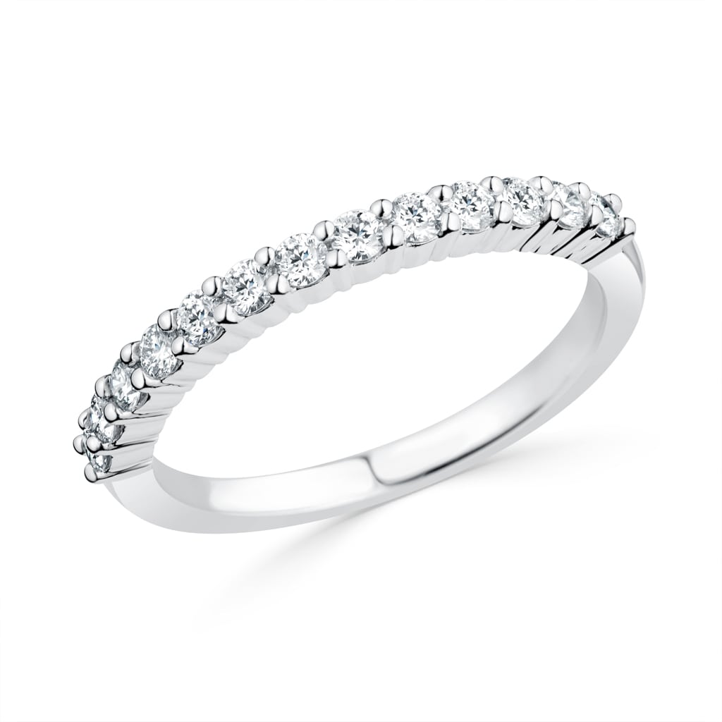 Round brilliant cut diamond ring