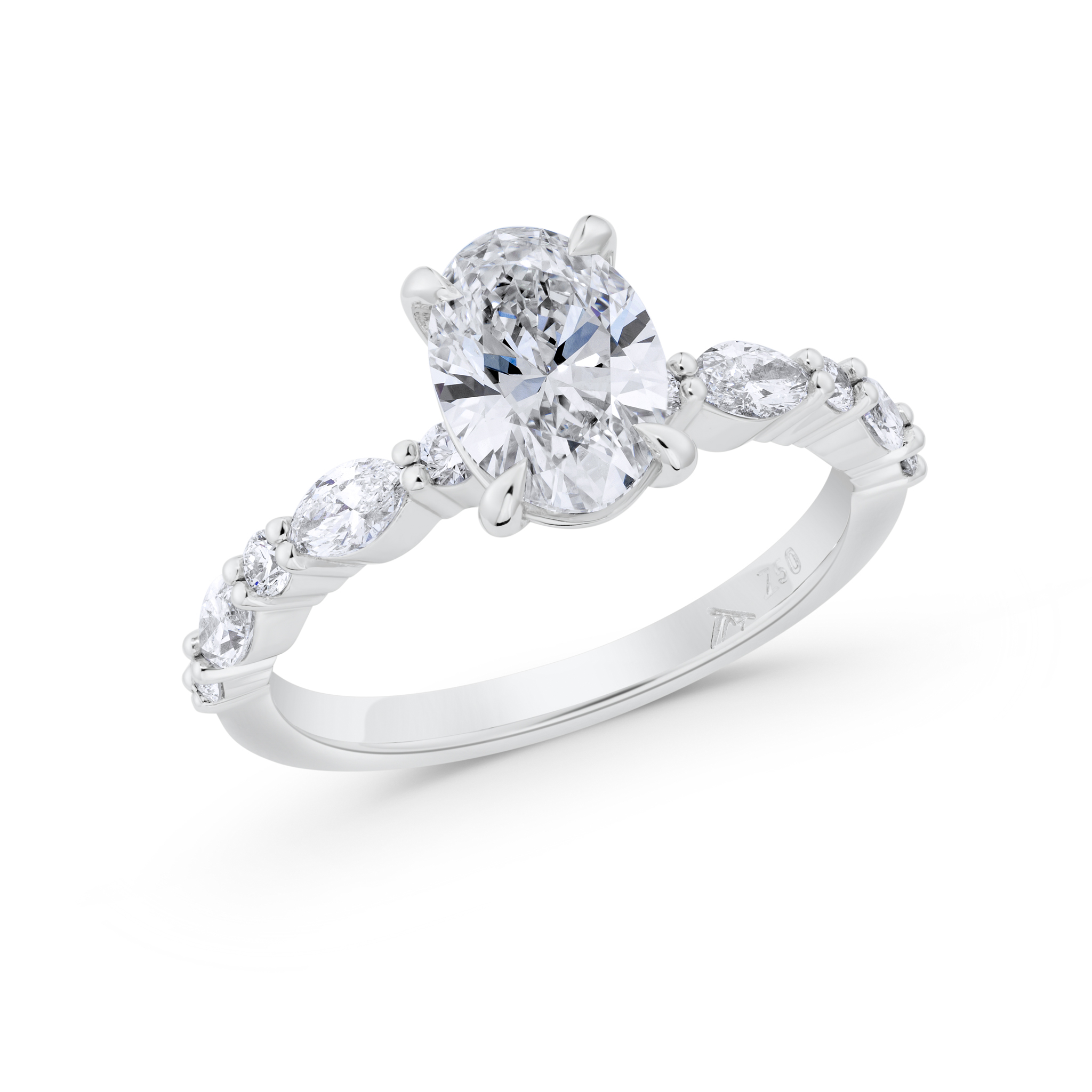 Oval diamond engagement ring