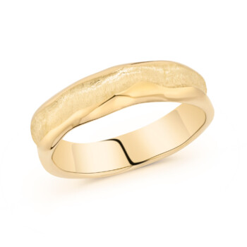 Yellow gold band in organic design